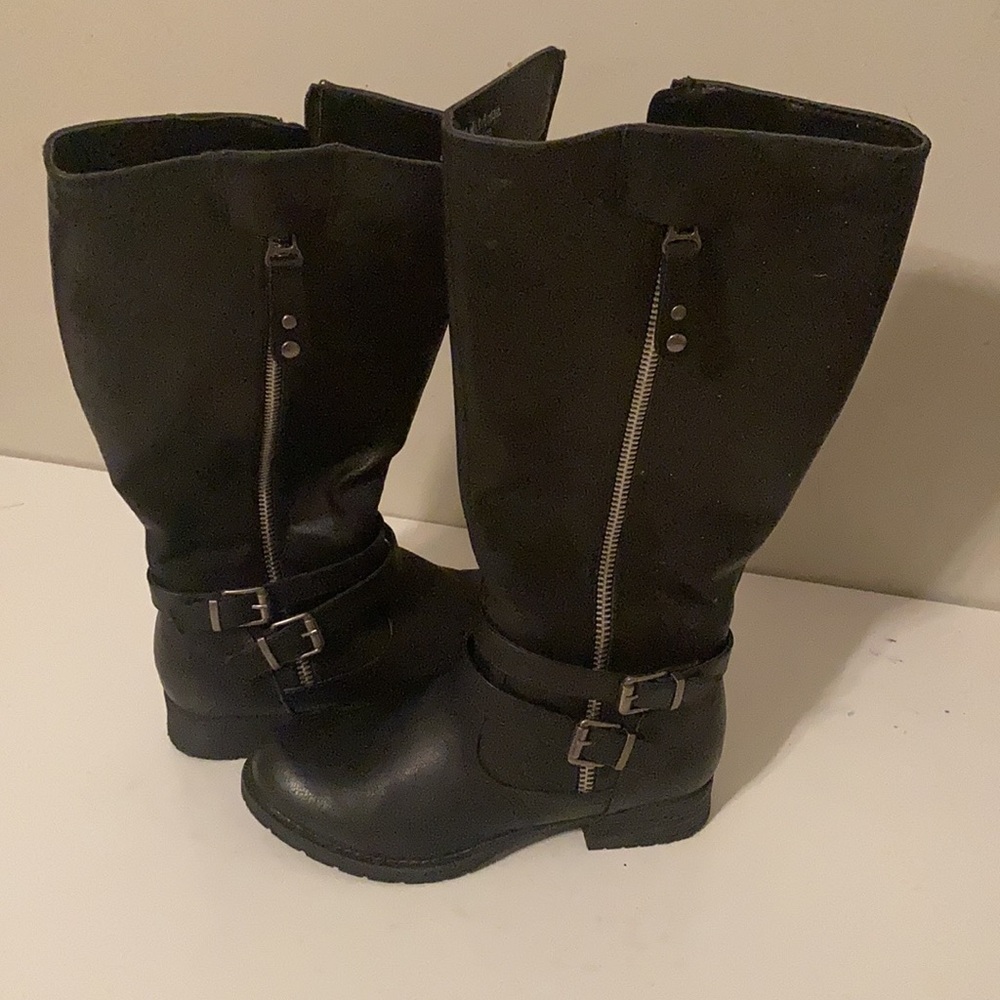 Boots - Picture 3 of 4